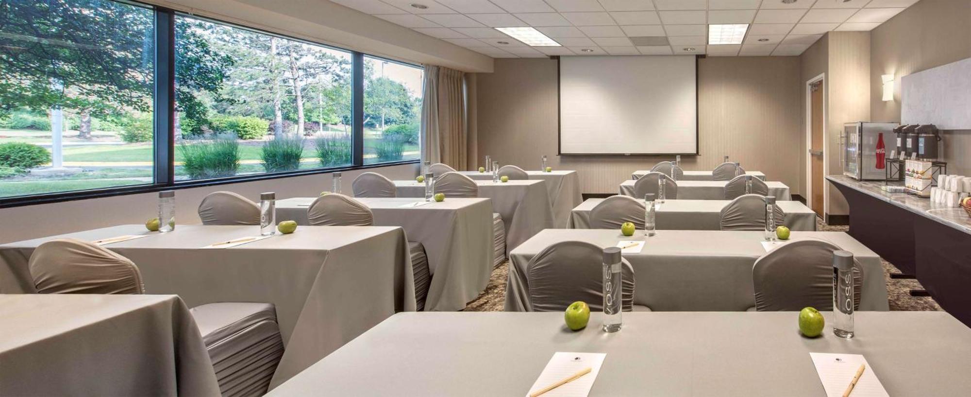 Doubletree By Hilton Chicago Schaumburg Hotell Eksteriør bilde