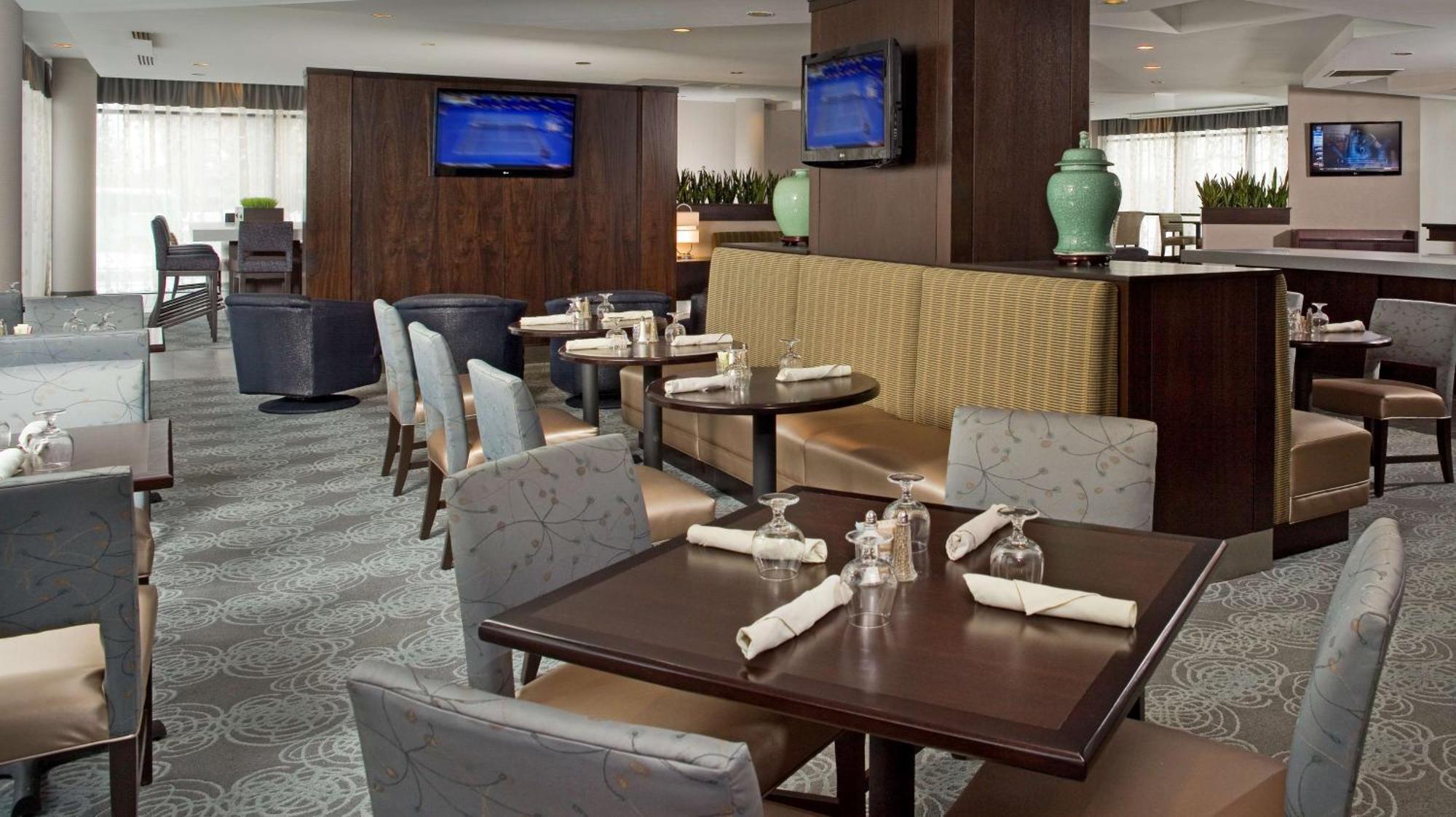 Doubletree By Hilton Chicago Schaumburg Hotell Eksteriør bilde